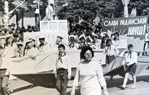 Первомайская демонстрация на Крещатике .Киев ,1966..0