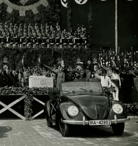 Первый автомобиль Volkswagen Beetle (Жук) был произведён в 1938 году в..1