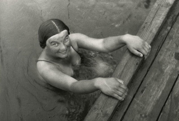Пловчиха .СССР,1930-e.

Автор фото : Михаил..0