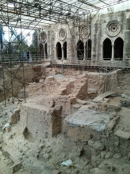 Раскопки  древнеримского  фундамента в клуатре Лиссабонского..0