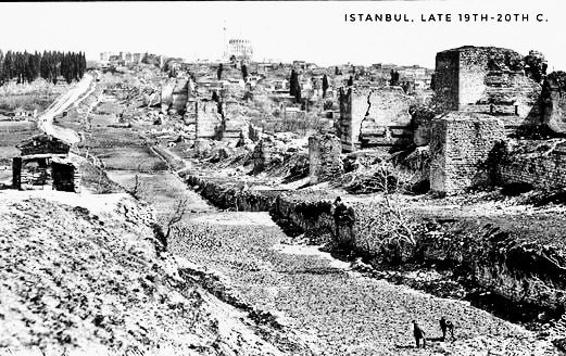 Современная реконструкция стен Константинополя, столицы..1