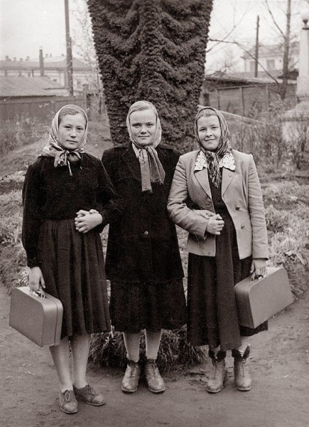 Студентки-колхозницы на пл. Труда, г. Иркутск, СССР, 1957..0