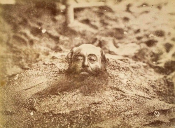В Персии, в 1870-е годы, казнь осуждённого производили, закапывая..0