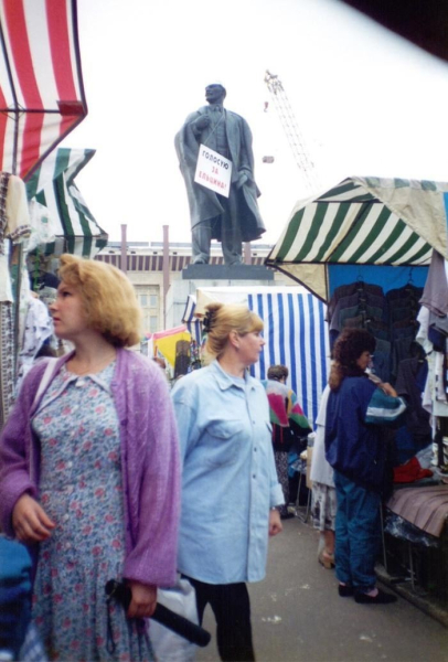 Владимир Ленин голосует за Бориса Ельцина в Москве в 1996..0