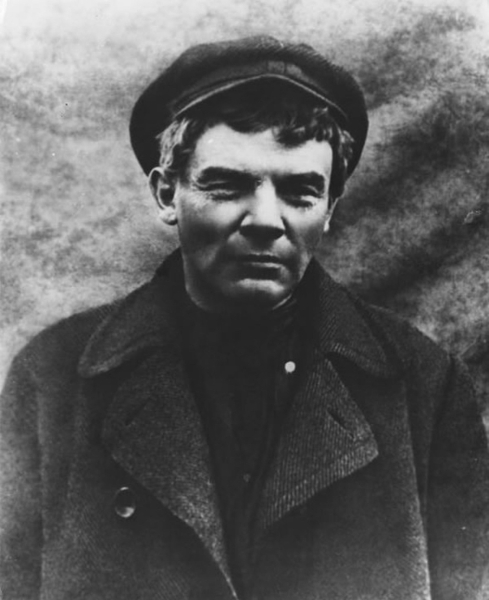 Владимир Ленин в гриме и парике, август 1917..0