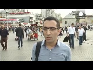 Жестокость геноцида: Турецкий чиновник издевается над голодными..1