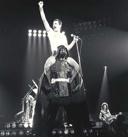 10 августа 1980 года в Хьюстоне Фредди Меркьюри, лидер группы Queen,..0