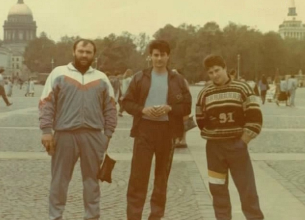 Андрей Пылев, (крайний справа) известный в криминальных кругах..0