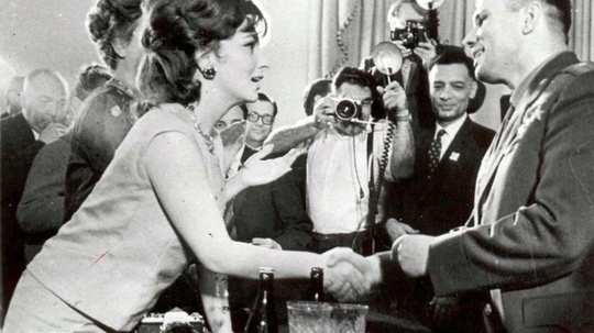 Член жюри II Московского Международного кинофестиваля,..2