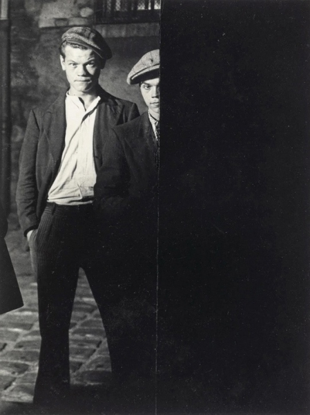 Члены уличной банды .Париж ,1932..0