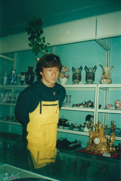 Джеки Чан во время своего первого визита в Москву, 1996..3