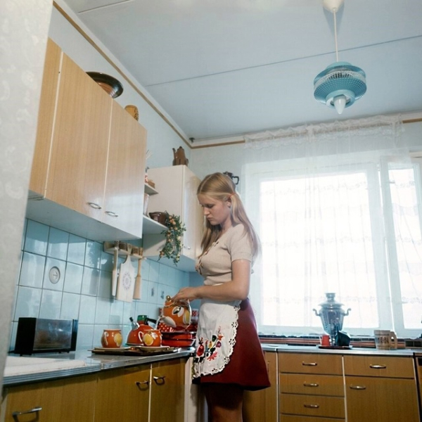 Интерьер образцовой советской кухни ,1976..0