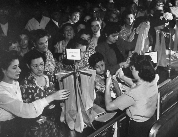 Как советские женщины запутались в «калготках» 

В 1960-х годах в..0