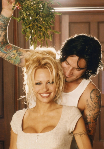 Как трансформировалась Памела Андерсон с 1990 по 1999..7