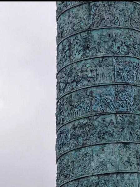 Колонна в честь Наполеона Бонапарта в Париже .

Заложена им самим..0