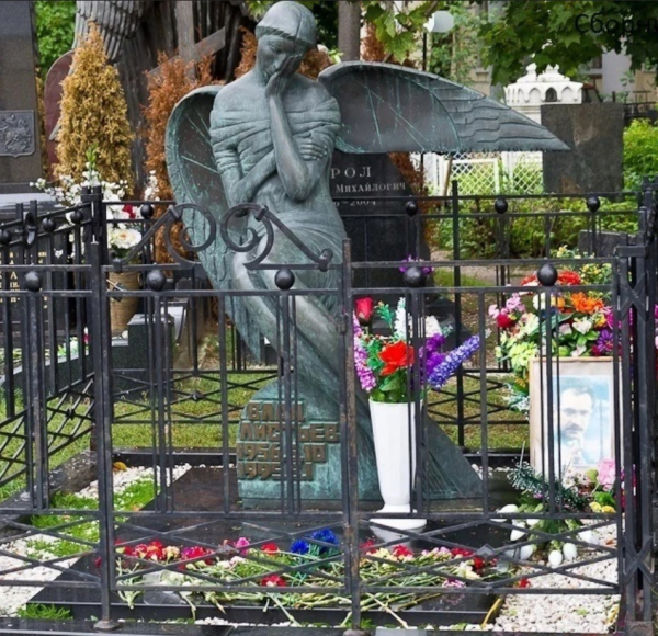 Могилы известных личностей эпохи..4