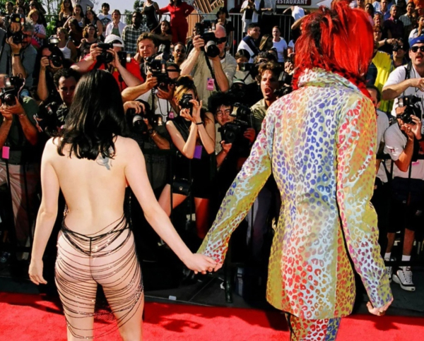 На церемонии MTV Video Music Awards 1998 года Мэрилин Мэнсон и его тогдашняя..3