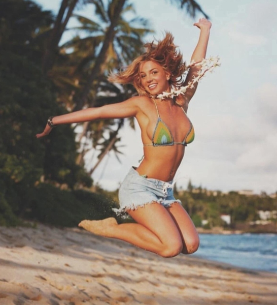 Невинная и цветущая: 19 летняя Бритни Спирс на рассвете своей..3