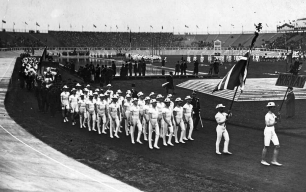 Олимпийская сборная России прибыла на Игры в Лондоне в 1908 году с..0
