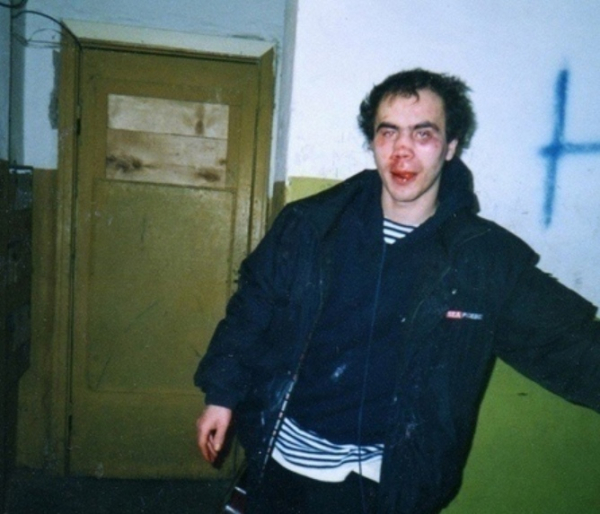 Подъездная жизнь молодёжи 90-х: бунт, романтика и суровая..0