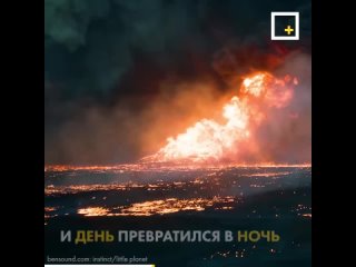 Похожие на оловянные фигурки, пожарные тушат прорыв нефтяной..1
