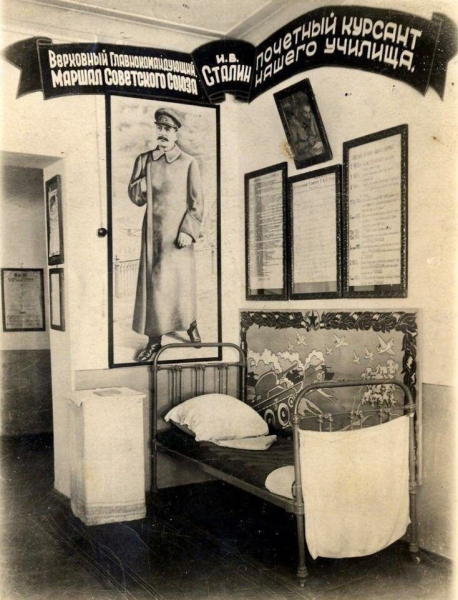 С 1925 года И.В.Сталин был почетным курсантом Ташкентского высшего..0