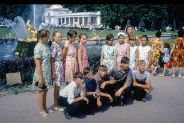Школьники на экскурсии по городу .Ленинград ,1975..0