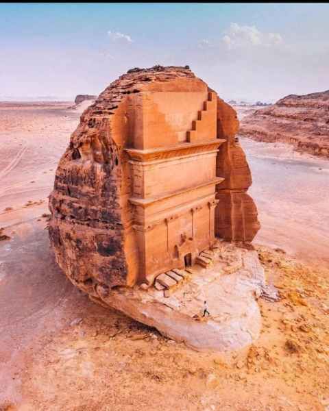 Скальная гробница Кашр Аль-Фарид .1 век н.э,Саудовская Аравия..0