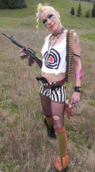 Слева — внучка Сталина, гражданка США, известная своими..0