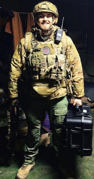 Слева — внучка Сталина, гражданка США, известная своими..1