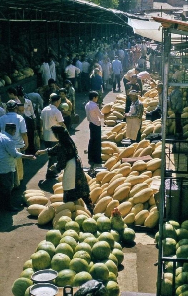 Ташкент. Бахчевые ряды на Октябрьском рынке, 1979..0