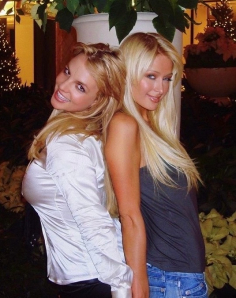 В 2006 году Бритни Спирс и Пэрис Хилтон стали настоящей сенсацией..3