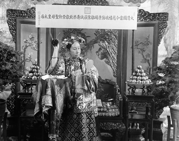 Вдовствующая Великая императрица цинского Китая Цыси, 1903—1905..1