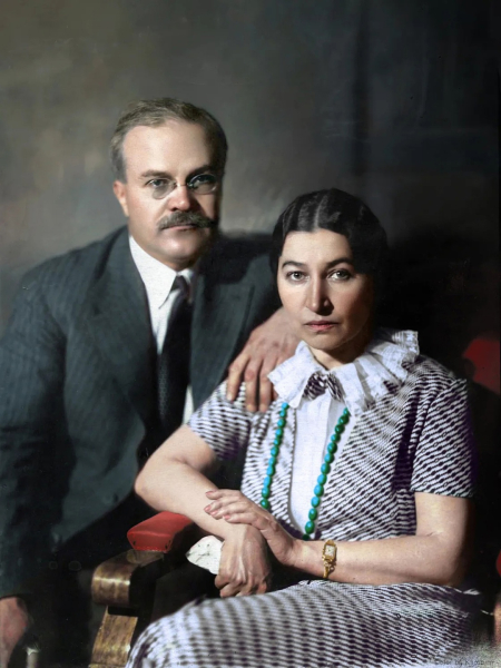 Вячеслав Молотов с женой Полиной Жемчужиной, 1930-е..0