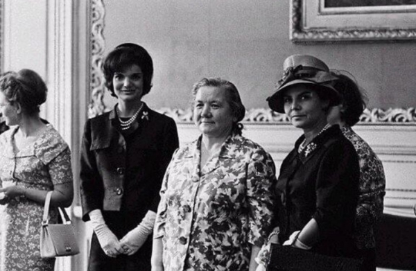 Жаклин Кеннеди и Нина Хрущева в Вене в 1961..0