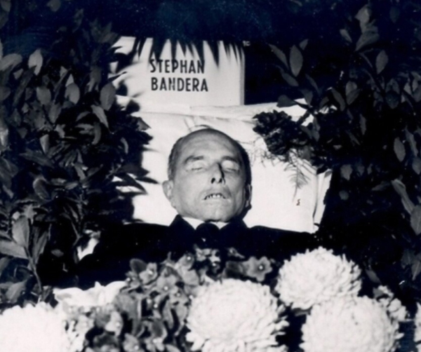 15 октября 1959 года в Мюнхене агентом КГБ Богданом Сташинским был..0