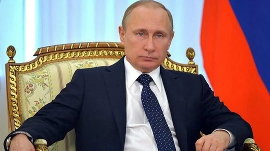 7 октября 1952 года в Ленинграде в семье заводских рабочих родился..0