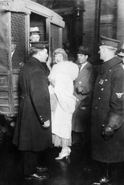 Актриса и «королева Speakeasies» Техас Гинан и ее сообщники..0