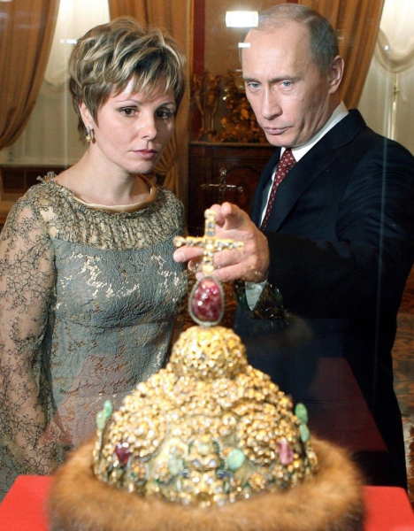 Дочь Юрия Гагарина, Путин и шапка..0