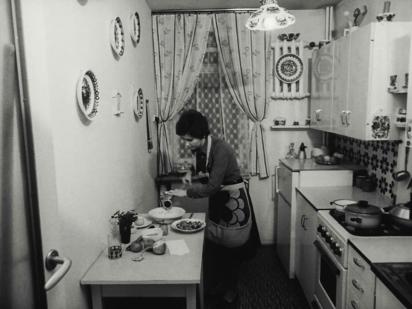 Домохозяйка на кухне. Польша, 1980..0
