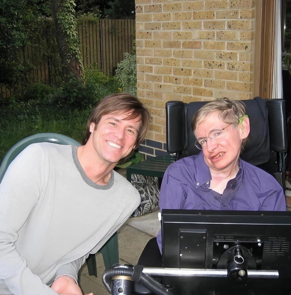 Джим Керри и Стивен Хокинг на общих фотографиях, сделанных в 2003..0