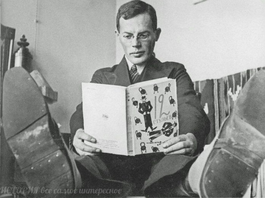 Илья Ильф с третьим изданием романа «12 стульев», СССР, 1930..0