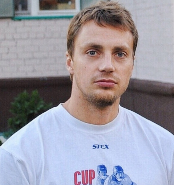 Иван Ткаченко, выдающийся хоккеист и капитан ярославского..3