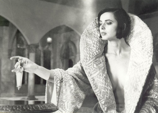 Изабелла Росселлини в фильме «Смерть ей к лицу»..0