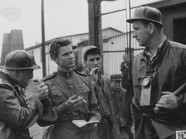 Кадр из восточногерманского художественного фильма «Искатель..0