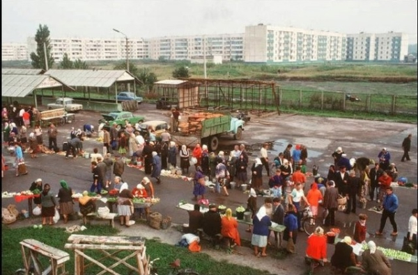 Колхозный рынок в Переяславле. Киевская область, 1988..0