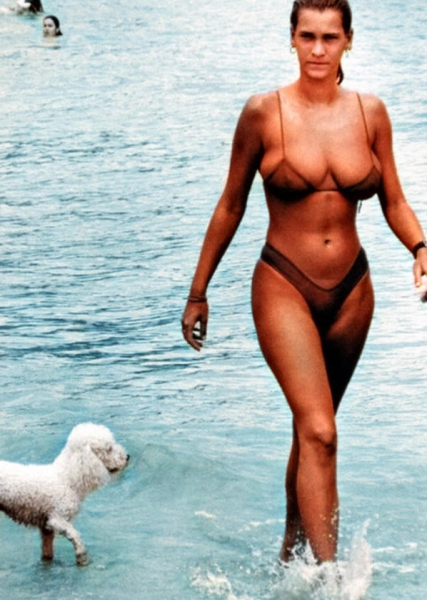 Колоритная Бразилия, пляж Копакабана. 1990-е

Колоритная и жаркая..0