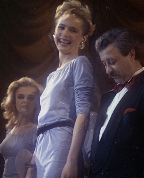 Леонид Якубович в роли ведущего на первом конкурсе красоты,..0