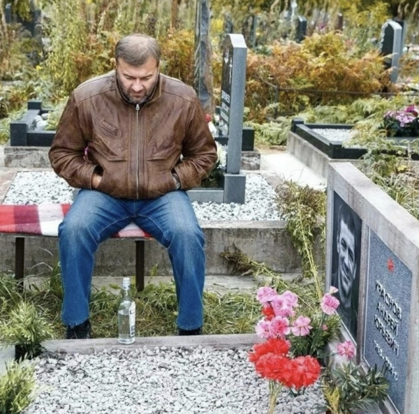 Михаил Пореченков у могилы Андрея..0