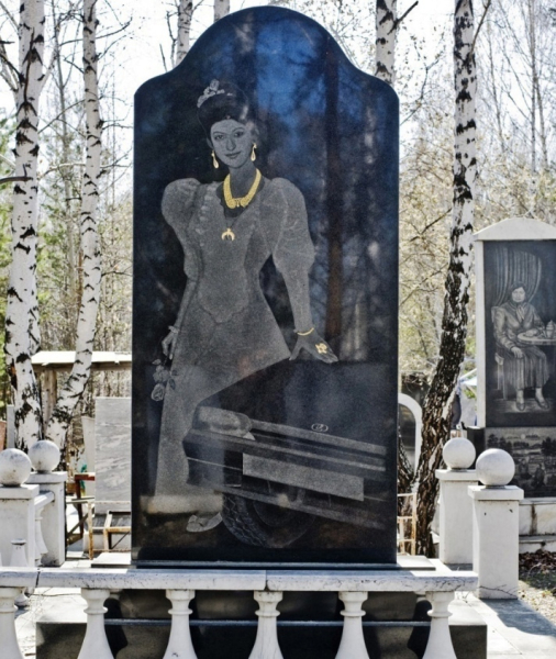 Могилы женщин из бандитского мира..0